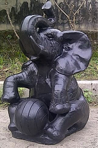 Sitting elephant with a ball,Animal Statues